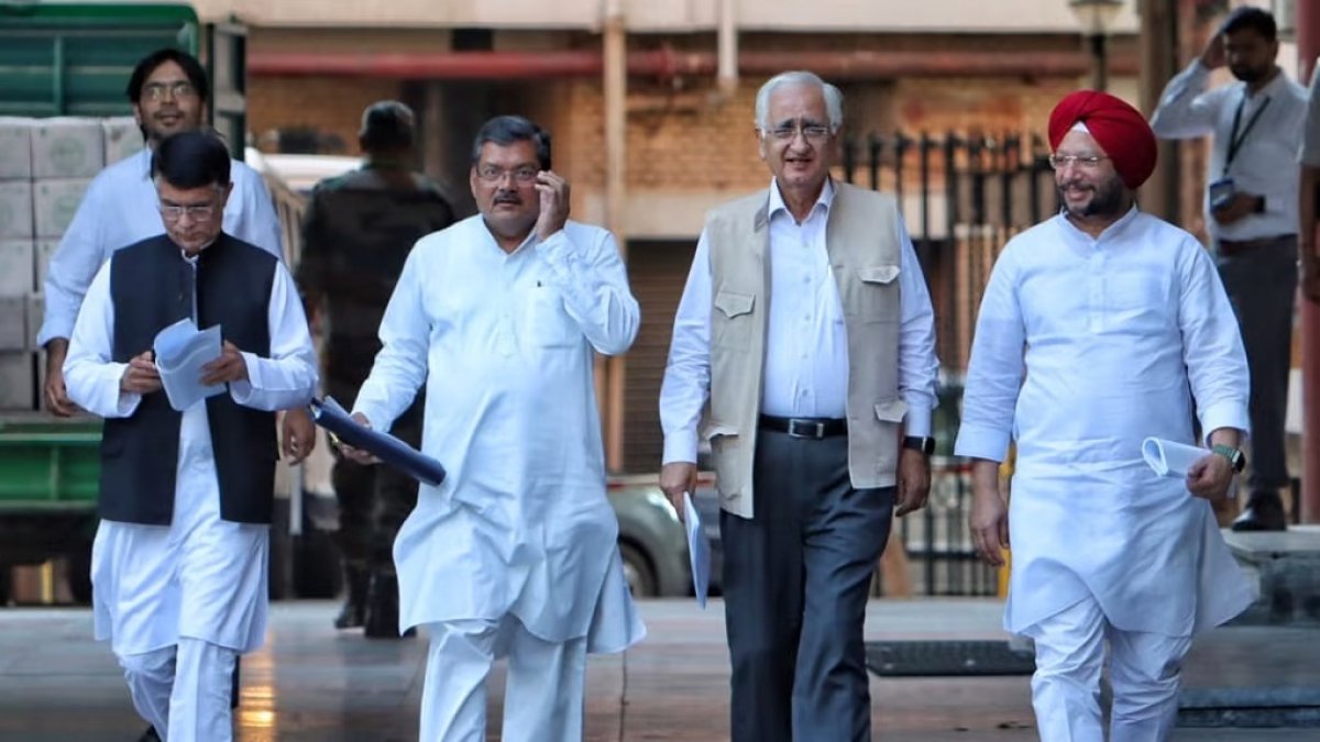 कांग्रेस ने पीएम मोदी के घोषणा पत्र पर की गई टिप्पणी के खिलाफ चुनाव आयोग से शिकायत की