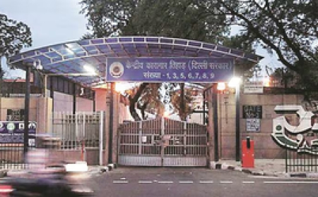 दिल्ली की तिहाड़ जेल में दो गुटों में झड़प, चार कैदी घायल
