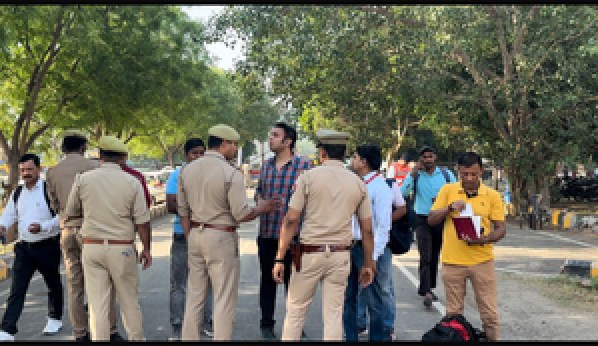 हाई सिक्योरिटी के बीच ईवीएम के साथ पोलिंग पार्टियां रवाना, स्ट्रांग रूम के पास नो ट्रैफिक जोन