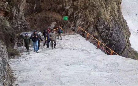 हेमकुंड साहिब के कपाट खुले, श्रद्धालुओं का हुजूम उमड़ा, बर्फीले रास्ते पर पुलिस ने करवाई सुरक्षा