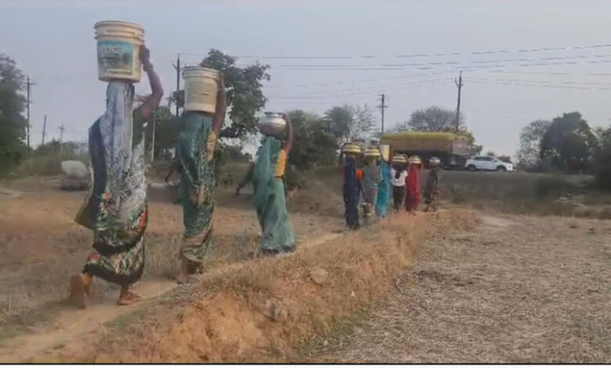 कटघोरा में पानी के लिए त्राहि-माम, आधा किलोमीटर दूर से लाना पड़ता है पीने का पानी