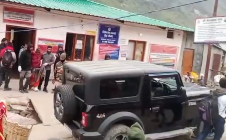 केदारनाथ धाम में पहुँची महिंद्रा थार गाड़ी आपातकाल में बेहद मददगार साबित हो रही