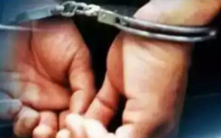 गाजियाबाद : सर्राफा कारोबारी को गोली मारकर लूटने वाले तीन बदमाश मुठभेड़ के बाद गिरफ्तार