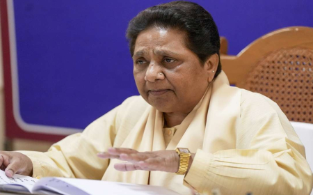 सेंगोल मुद्दे पर मायावती ने दी सपा से सावधान रहने की सलाह