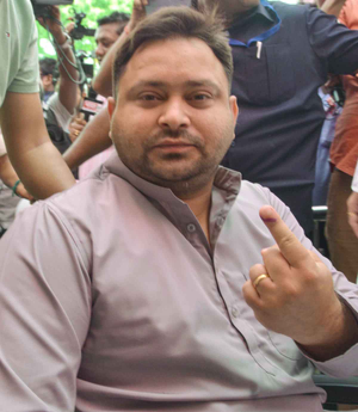 बिहार में राज्यपाल राजेन्द्र विश्वनाथ, तेजस्वी, मांझी सहित कई दिग्गजों ने डाला वोट