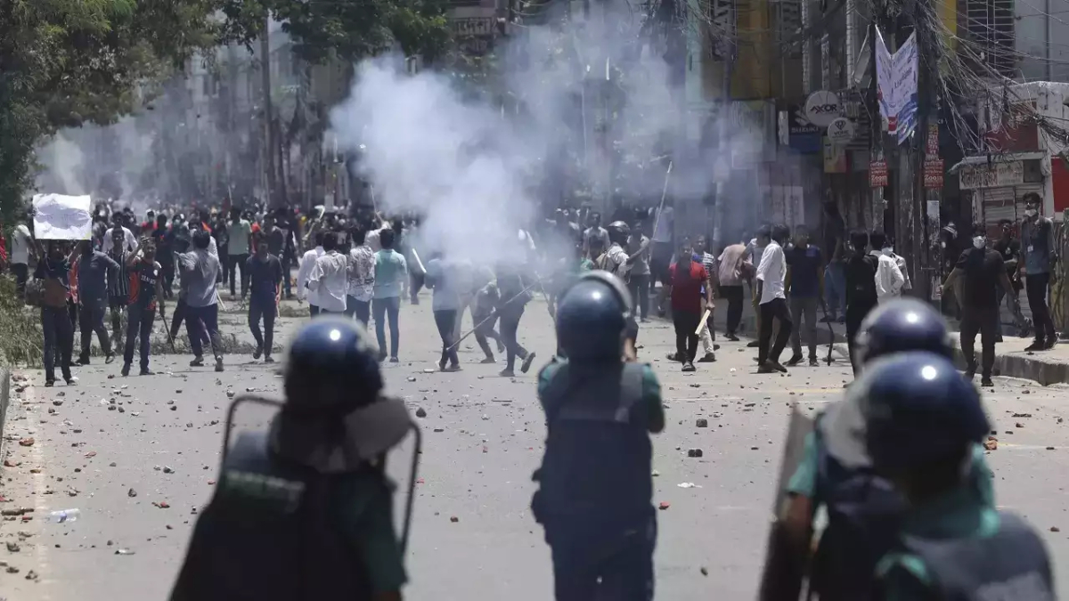 Bangladesh Protest :बांग्लादेश में आरक्षण विरोधी आंदोलन के दौरान हिंसा, जेल और टीवी चैनल पर हमला
