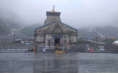 केदारनाथ धाम पैदल मार्ग पर भीम बली के पास बादल फटा; 30 मीटर रास्ता बहा, 150-200 यात्री फंसे