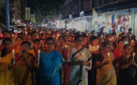 मेदिनीपुर में सांसद जून मालिया ने निकाला कैंडल मार्च, दोषियों को सजा दिलाने की मांग