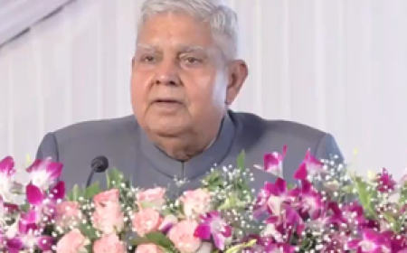 संविधान का किसी किताब की तरह दिखावा नहीं, उसका सम्मान करना चाहिए : उपराष्ट्रपति धनखड़