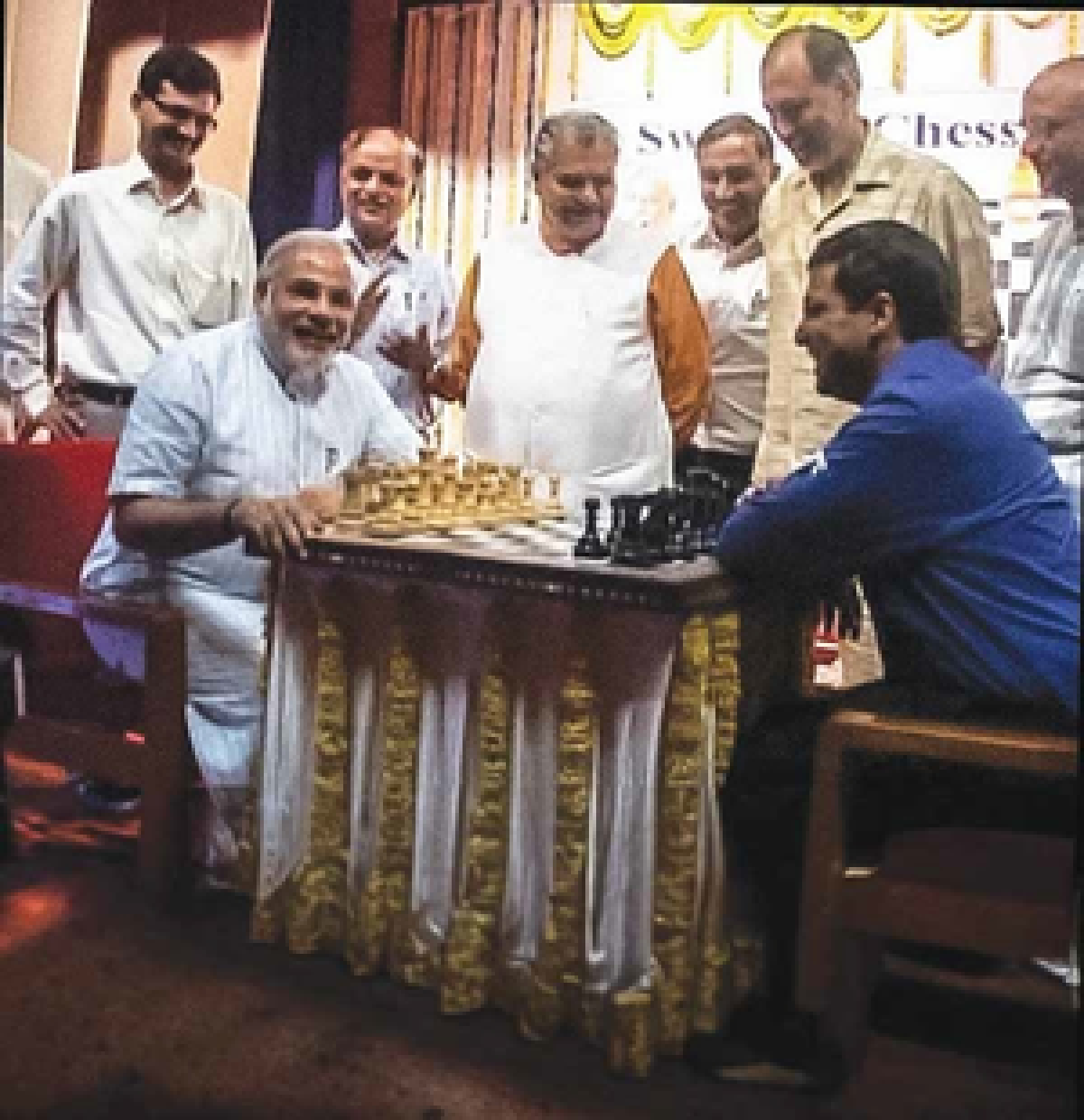नरेंद्र मोदी की एक मुहि‍म से गुजरात के हर एक स्कूल में पहुंचा था ‘शतरंज’, 'मोदी आर्काइव' ने शेयर की फोटो