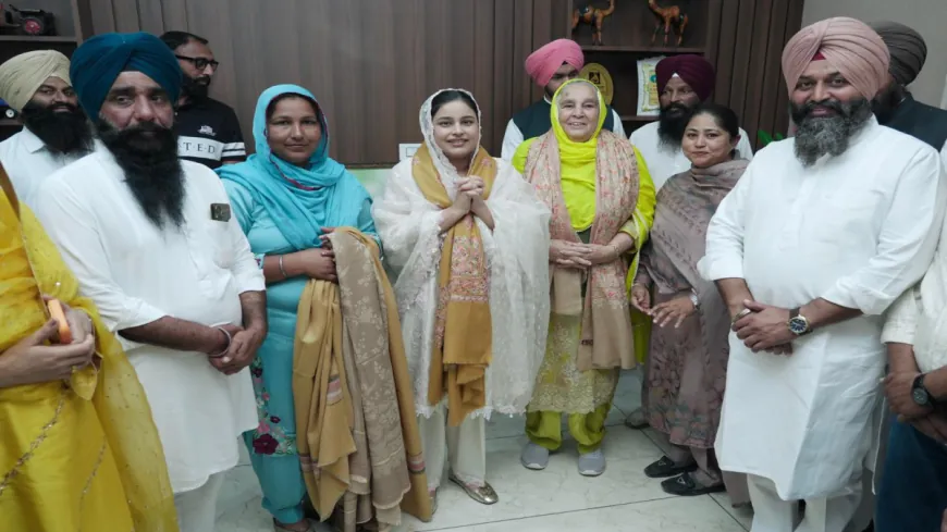Dr. Gurpreet Kaur और माता जी ने किया Harmeet Sandhu के लिए जोरदार चुनाव प्रचार, कई परिवारों ने AAP जॉइन किया