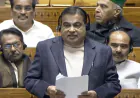 सड़क हादसों में मदद करने वालों को मिलेगा सम्मान और ₹25,000 इनाम — गडकरी की ‘राहवीर’ योजना