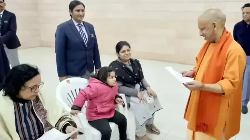 सीएम योगी आदित्यनाथ ने बजट को विजनरी बताते हुए पीएम मोदी को धन्यवाद दिया